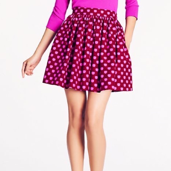 kate spade Dresses & Skirts - Kate spade Rare Coreen Apple printed cupcake skirt Size 12 Red & Pink